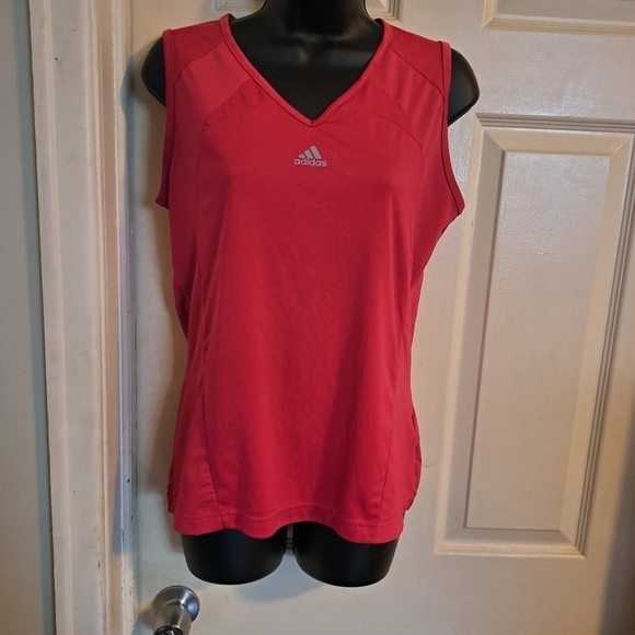 Adidas top size medium A-56 5/$25 - Picture 1 of 3